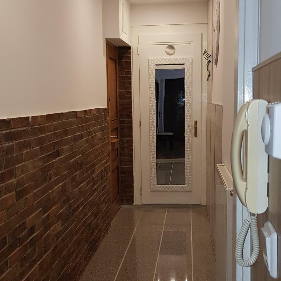 Apartment Center Near Main Square *